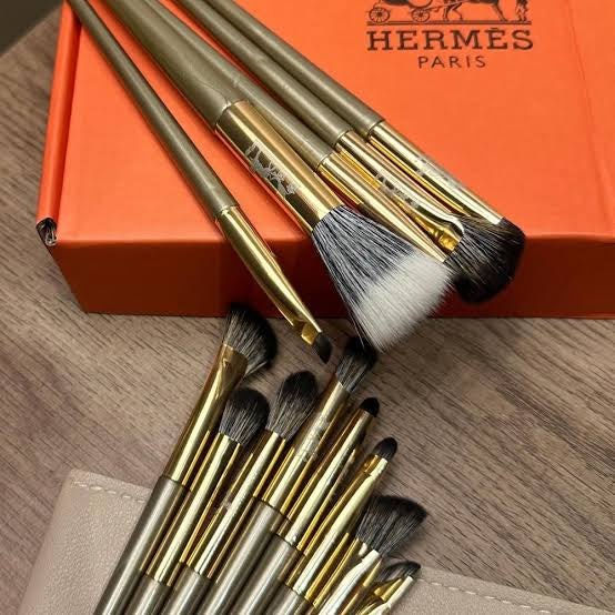 Hermès Makeup Brush Set 13 Pieces with Gift Box & Pouch | مجموعة فرش مكياج هيرميس 13 قطعة مع علبة هدايا وحقيبة